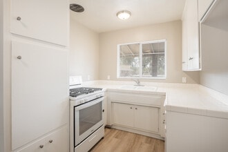 Towne Centre at Orange in Orange, CA - Building Photo - Interior Photo