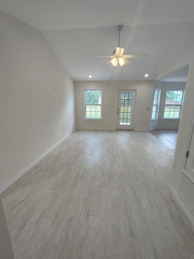 5125 Colt Dr in Crestview, FL - Building Photo - Building Photo