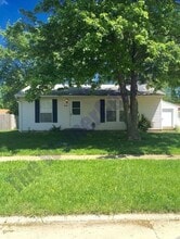 3202 Saratoga Dr in Champaign, IL - Building Photo - Building Photo