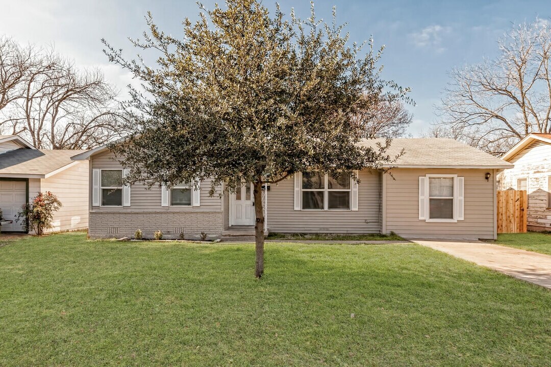 1910 S 47th St in Temple, TX - Building Photo