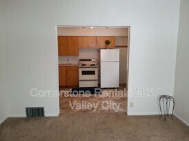 309 College St SE in Valley City, ND - Building Photo