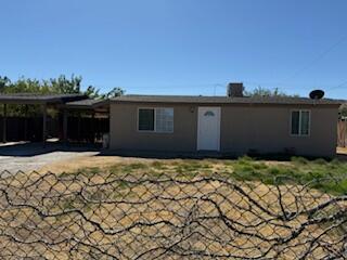 1110 W Ave P-14 in Palmdale, CA - Foto de edificio