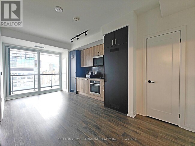 280 Dundas St W in Toronto, ON - Building Photo - Building Photo
