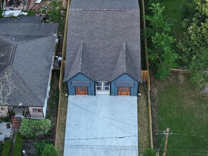112 S San Jacinto St in Conroe, TX - Building Photo - Building Photo