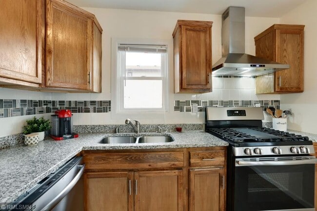 4401 Reservoir Blvd in Minneapolis, MN - Building Photo - Building Photo