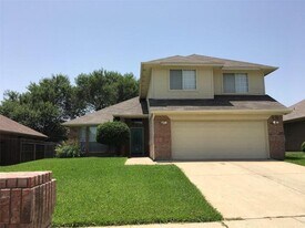 1033 Westgrove Dr in Saginaw, TX - Building Photo