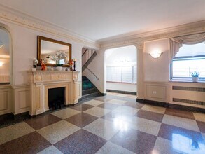 63-89 Saunders St in Queens, NY - Building Photo - Building Photo