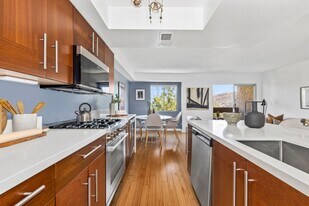 2700 Cahuenga Blvd in Los Angeles, CA - Building Photo