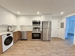 940 W Carmen Ave, Unit 1 in Chicago, IL - Building Photo - Building Photo