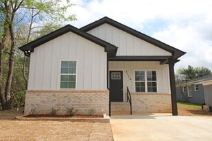 1110 S Porter Ave in Tyler, TX - Building Photo