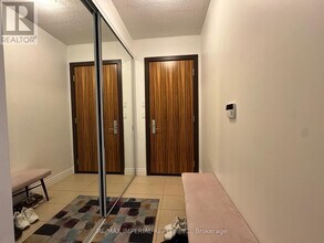 60 S Town Centre Blvd in Markham, ON - Building Photo - Building Photo