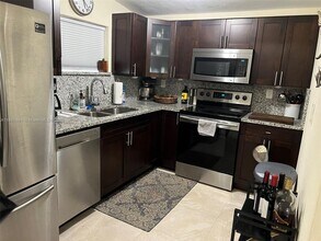 226 NE 25th Ave in Pompano Beach, FL - Foto de edificio - Building Photo