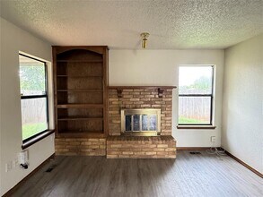 217 Woodbridge Cir in Edmond, OK - Building Photo - Building Photo