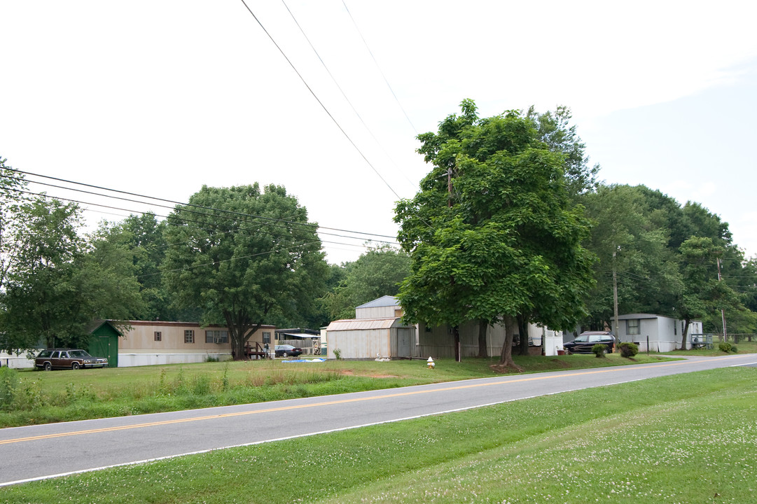 1930 Kool Park Rd NE in Hickory, NC - Building Photo