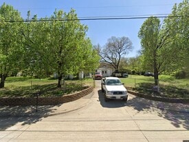 906 King Ave in Irving, TX - Building Photo