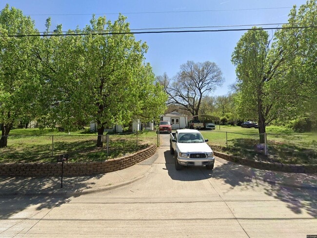 property at 906 King Ave