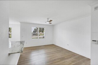 1010 Villagio Cir in Sarasota, FL - Building Photo - Building Photo