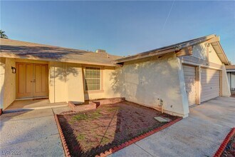 6270 W Arcadia Ave in Las Vegas, NV - Building Photo - Building Photo