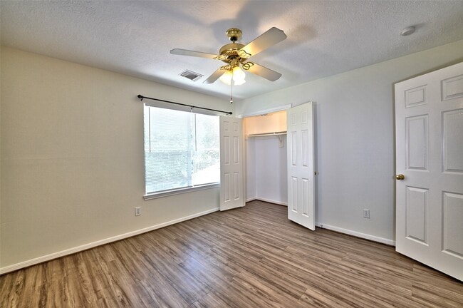 15810 Hollow Rock Dr