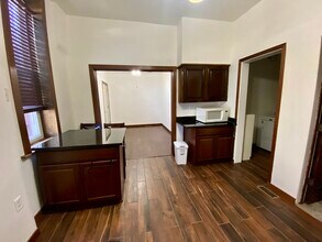 1340 W 19th St, Unit 1M in Chicago, IL - Building Photo - Building Photo