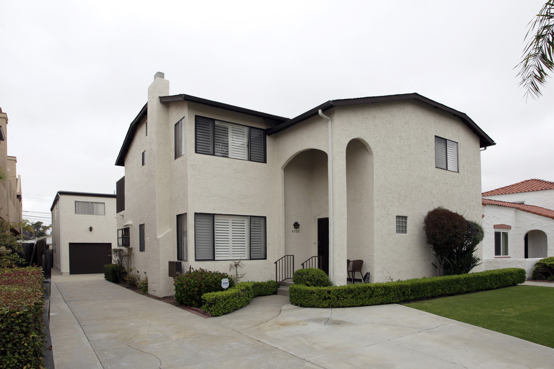 4568 Cleveland Ave in San Diego, CA - Building Photo