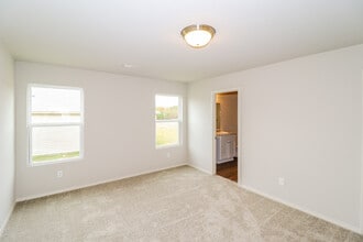 2248 Centennial Valley Dr in Benton, AR - Foto de edificio - Building Photo
