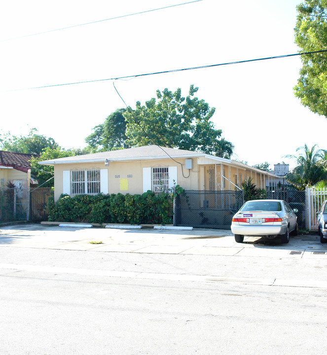 540 NE 67th St in Miami, FL - Foto de edificio