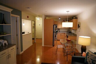 26 School House Dr in West Hartford, CT - Building Photo - Building Photo