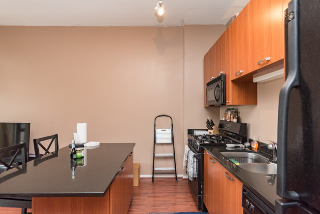 property at 212 E Cullerton St
