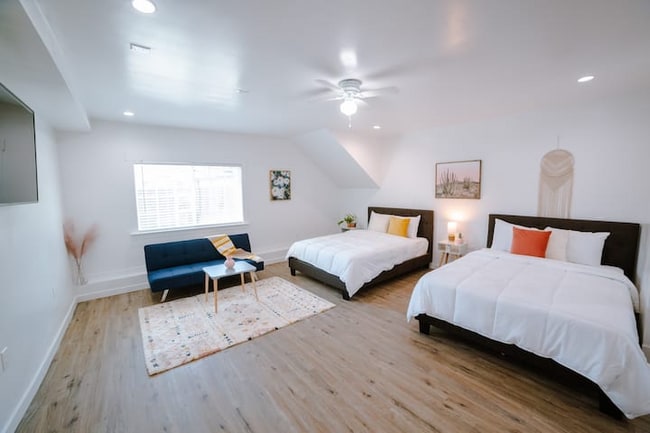 5648 Berkshire Dr in Los Angeles, CA - Building Photo - Building Photo