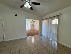 5710 Brush Creek Dr in Stockton, CA - Building Photo - Building Photo