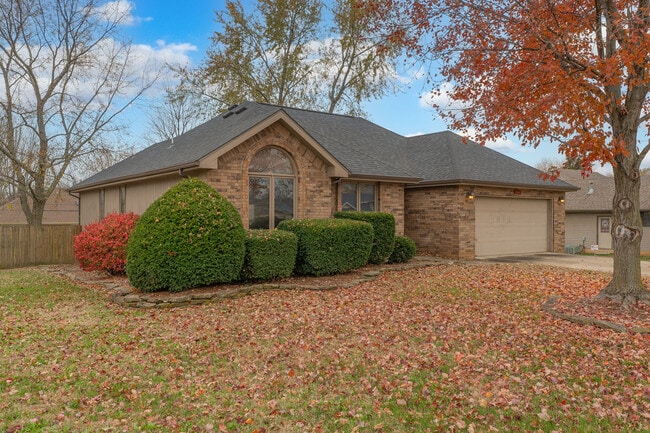 3668 W El Castile St in Springfield, MO - Foto de edificio - Building Photo