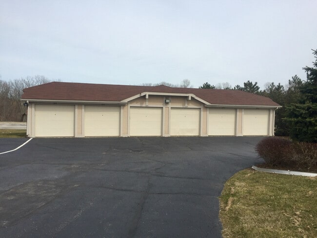 5615 Baronswood Cir, Unit 204 in Toledo, OH - Building Photo - Building Photo