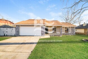 8009 E Lansing St in Broken Arrow, OK - Building Photo