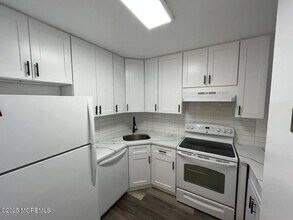 154 Cross Slope Ct in Englishtown, NJ - Building Photo - Building Photo