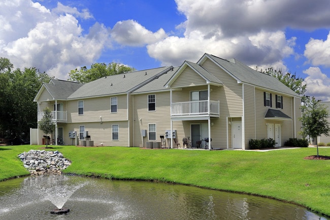 Bridge Pointe Apartments and Townhomes in Summerville, SC - Foto de edificio - Building Photo