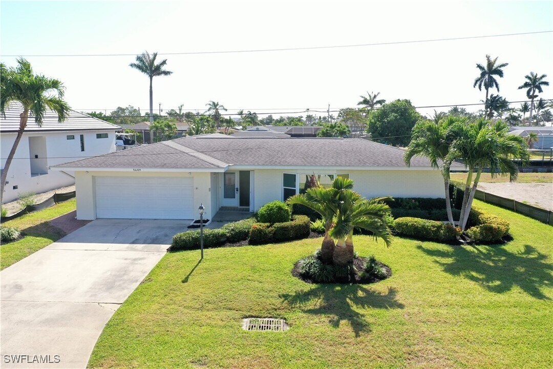 5906 De Soto Ct in Cape Coral, FL - Building Photo