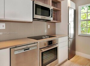 307 Majorca Ave, Unit 311 in Coral Gables, FL - Building Photo - Building Photo