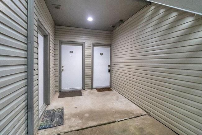 9707 Richmond Ave. in Houston, TX - Foto de edificio - Building Photo