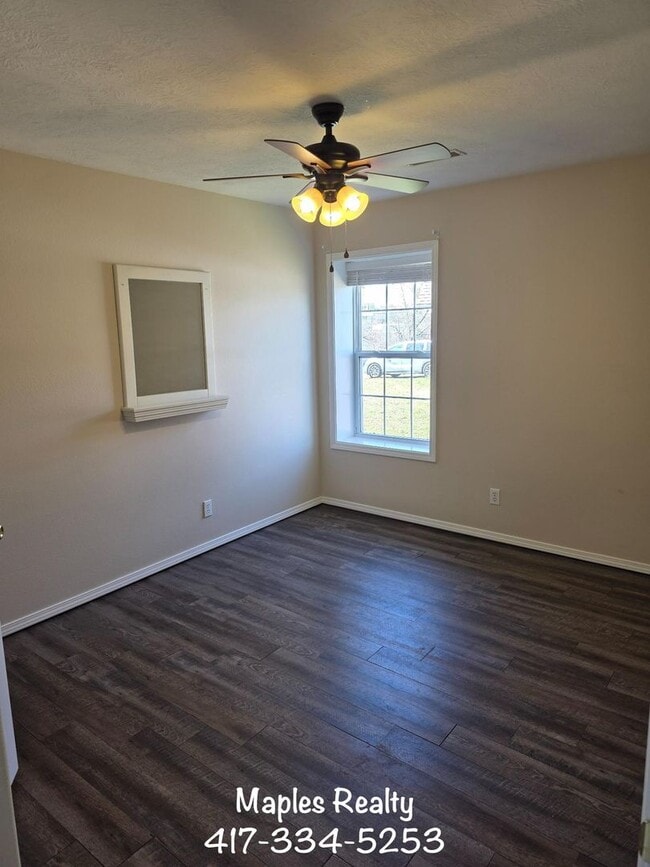 137 Andro Cir in Hollister, MO - Building Photo - Building Photo