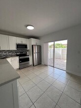 112 E 5th St in Hialeah, FL - Building Photo - Building Photo