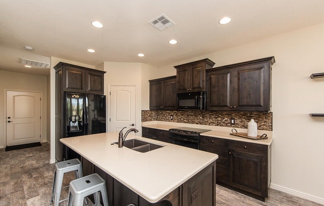 1235 W Desert Sparrow Dr in Saint George, UT - Building Photo - Building Photo