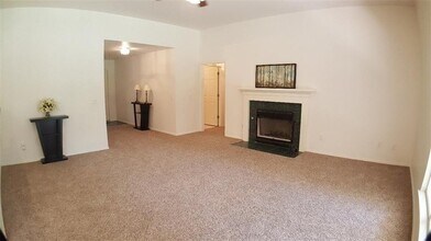 2100 Silver Fox Dr in Edmond, OK - Foto de edificio - Building Photo