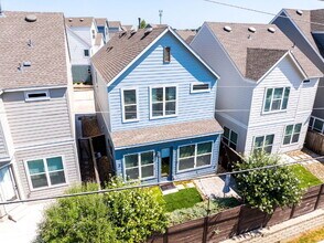 5843 Whitby Rd in San Antonio, TX - Foto de edificio - Building Photo