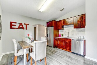 6423 Sable Woods Dr E in Jacksonville, FL - Building Photo - Building Photo