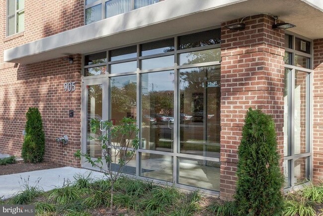 property at 905 N Jackson St