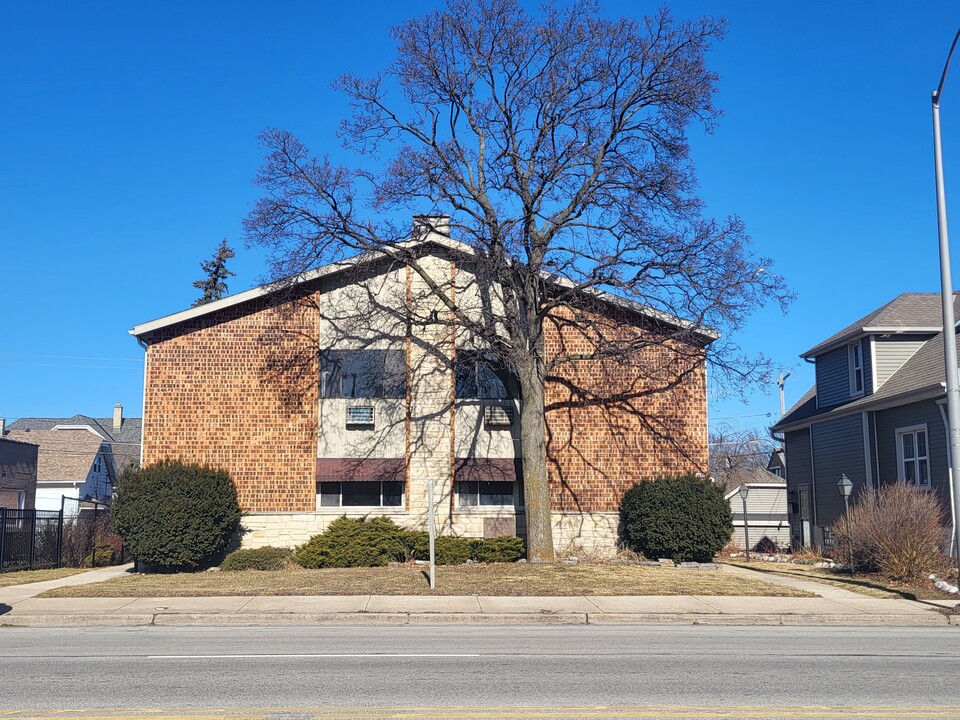 5816 W Lincoln Ave in West Allis, WI - Building Photo