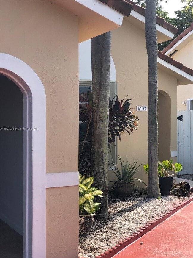 6132 NW 181st Terrace Cir W in Hialeah, FL - Building Photo - Building Photo