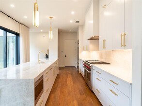 805 W Live Oak St in Austin, TX - Building Photo - Building Photo