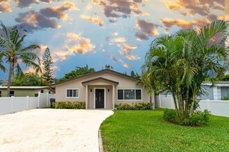 255 Glouchester St in Boca Raton, FL - Foto de edificio - Building Photo